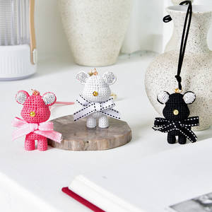 Diffuseur de voiture moderne en forme d'ours avec ruban, parfums longue durée de rose et de freesia, désodorisant solide en plastique pour tableau de bord - Product Image 6