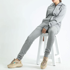 Venta al por mayor de alta calidad y bajo precio Mujeres Chándal Ropa de calle Chándal profesional para mujeres OEM - Product Image 5