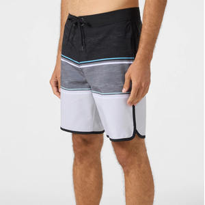 Shorts en toile tricotés pour hommes avec logo personnalisé sur le devant, impression numérique, séchage rapide et caractéristiques écologiques, approvisionnement en gros - Product Image 3