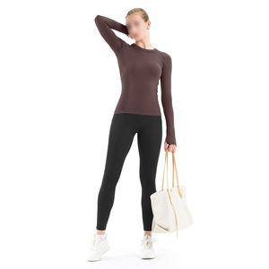 Vente en gros de hauts de yoga et de course à pied pour femmes, logo personnalisé, coupe ajustée, respirant, évacuant l'humidité, tissu doux, haute qualité - Product Image 5