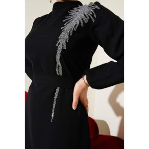 Robe Ceinturée à Col de Pierre Noir - Product Image 1