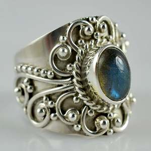 Bague ovale en labradorite style bohème chic, argent sterling 925, faite à la main, cadeau idéal pour son anniversaire, bijou géométrique pierre de naissance de novembre - Product Image 4