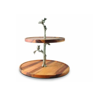 Support de gâteau en bois décoratif de table fini idéal pour l'utilisation de service de gâteau de mariage et d'événement - Product Image 1