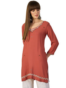 ชุดลำลองคุณภาพส่งออก คุर्ติสสั้น ปักลายเรียบหรู เหมาะสำหรับงานเทศกาล มีจำหน่ายทั่วโลก - Product Image 5