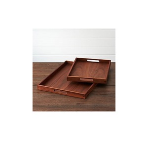 Plateau de service en bois contemporain avec accents artisanaux bords polis pour un usage quotidien et une décoration - Product Image 2