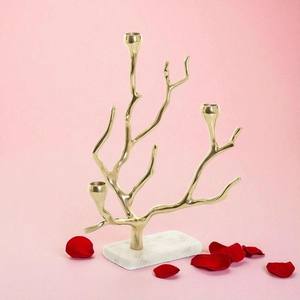 Bougeoir à 3 bras en métal de luxe avec base en marbre Pièce maîtresse élégante idéale pour les occasions spéciales et les cadeaux de temple à la maison - Product Image 6