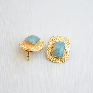 Boucles d'oreilles pendantes en pierres précieuses artisanales avec des gouttes de pierres précieuses authentiques, plaquées or poli et de qualité artisanale - Product Image 3