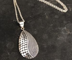 Collar con Colgante Geométrico Moderno con Engaste de Plata de Ley 925, Joyería Contemporánea de Alta Gama, Cadena de Plata Elegante para Fiestas - Product Image 2