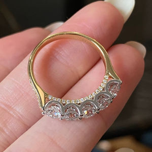 Anillo de banda de media eternidad corte redondo moissanita blanca oro plata pavé festoneado joyería de boda para mujer OEM - Product Image 3