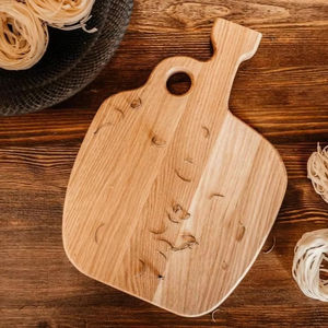 Planche à découper en bois faite à la main en arbre de qualité supérieure conçue pour la cuisine de tous les jours professionnelle et polyvalente à la maison - Product Image 1