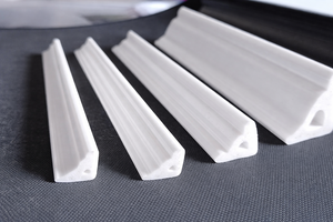 Profilé d'angle en PVC rigide, extrusion plastique, protection des bords pour meubles et panneaux, directement du fabricant - Product Image 3