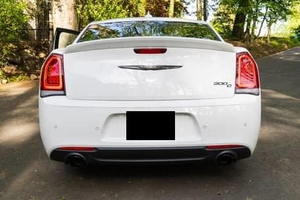 Chrysler 300C AWD 2023, SUV de luxe, pneus R18, sièges en cuir automatiques, caméra arrière, essence électrique, carburant, conduite à gauche, toit ouvrant panoramique - Product Image 5