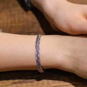 Pulsera Trenzada Vintage de Plata de Ley 925 de 3 Filas con Baño de Oro y Cierre de Seguridad, Tipo Pulseras con Dijes - Product Image 4