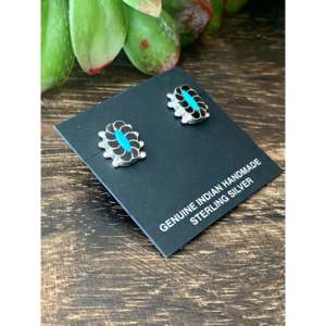Pendientes Zuni Hechos a Mano con Incrustaciones de Turquesa Multicolor y Plata de Ley con Diseño Floral - Product Image 2