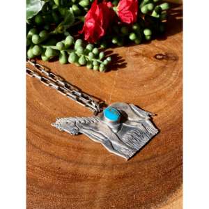 Collier Cheval en Or Blanc Joe Paul Kingman avec Turquoise, Argent Sterling, Sertissage à la Cannelure Réglable, Plaqué Rhodium, Forme d'Animal en Boîte - Product Image 3