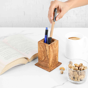 Portalápices de Madera Hecho a Mano, Portaplumas de Madera de Olivo para Organizador de Escritorio, Elegante y Artesanal - Product Image 1
