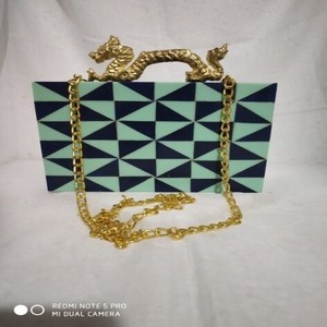 Bolso de Mano Plegable Multifuncional Portátil de Cristal Clásico Hecho a Mano en Color Blanco - Product Image 5
