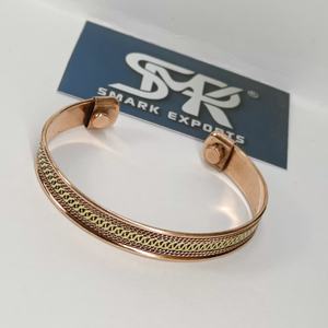 กำไลข้อมือทองแดงแม่เหล็กแบบเปิด ดีไซน์ดั้งเดิม งานฝีมือโลหะ ทำด้วยมือ ปรับขนาดได้ น้ำหนักเบา ลายโซ่ถัก - Product Image 3