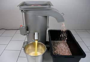 Machine à casser les œufs de qualité industrielle en acier inoxydable avec boîte de vitesses, capacité de 150 œufs/min, équipement de traitement des œufs - Product Image 4