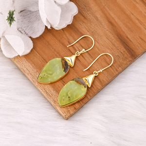 Boucles d'oreilles en laiton plaqué or avec opale verte, bijoux ethniques faits à la main, boucles d'oreilles en laiton de haute qualité, commande en gros - Product Image 3