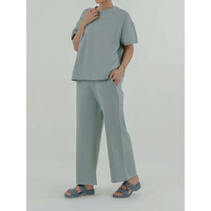 Ensemble Coordonné Confortable pour Femmes KATOKA en Coton et Fibre de Bambou Respirant à Manches Courtes Motif Uni - Product Image 4