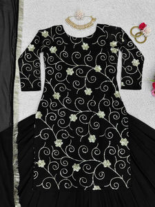 Nuevo último diseñador de ropa de fiesta y boda Faux Georgette hilo con bordado de secuencia y borde de encaje Top Lehenga & Dupatta - Product Image 5