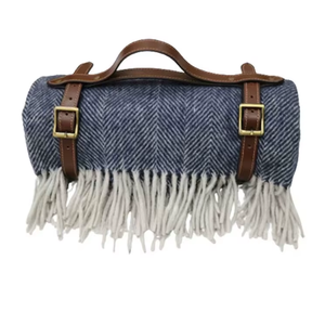 Manta de espiga de lana Premium en diseño atemporal azul marino para hogares modernos - Product Image 3