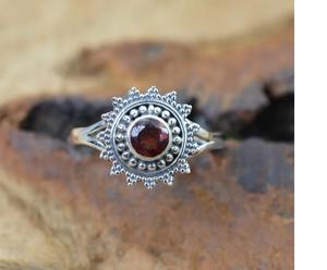 แหวนโกเมนสีแดง925อัญมณีธรรมชาติทำด้วยมือเครื่องประดับที่สง่างามสำหรับผู้หญิง - Product Image 2