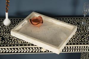 Elegante bandeja de incrustaciones de hueso de diseñador de madera redonda blanca elegante decoración del hogar hecha a mano y pieza de servicio hecha a mano de La India - Product Image 6