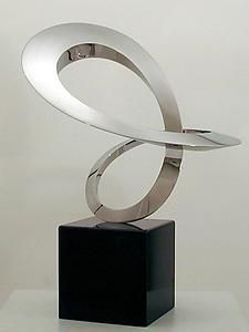 Sculpture abstraite moderne en métal argenté pour décoration intérieure polie - Product Image 2