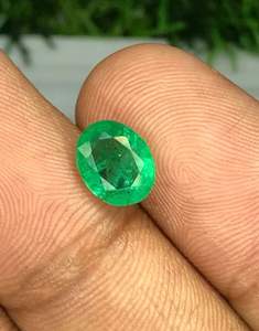 มรกตธรรมชาติทรงรีเจียระไน 1.70 กะรัต หินมรกตแท้แบบไม่มีตัวเรือน - Product Image 2