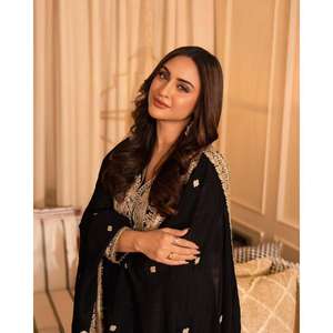 Salwar Kameez de Diseño de Lujo en Falsa Georgette con Hermoso Bordado de Lentejuelas, Ropa de Mujer para Uso Diario y Fiestas, Secado Rápido, para Todas las Temporadas - Product Image 3