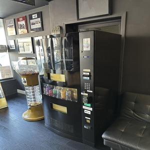 Venta caliente 24 horas máquina expendedora de gran capacidad automática Combo aperitivos bebidas Premium - Product Image 5