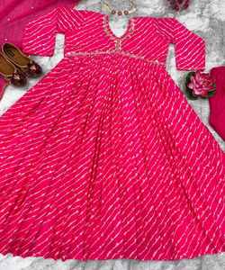 Fashion Fusion: estilo pakistaní Salwar Kameez: fusión de estilos tradicionales y modernos, creando una moda elegante y elegante - Product Image 3