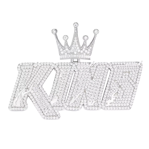 Pendentif de luxe en or 14 carats et plaqué rhodium avec accent couronne en moissanite KING - Cadeau - Product Image 1