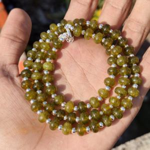 Collier statement en argent sterling fait à la main avec perle ronde en moldavite verte véritable de 8 mm pour mariage femme - Product Image 1