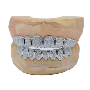 Moissanite en argent personnalisé Diamant Grillz Shine Bright avec Bling glacé pour les batailles de rap, les clips et la mode streetwear - Product Image 6