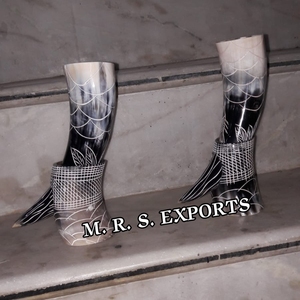 Cuerno para beber vikingo auténtico 100% Diseño único grabado hecho de buey natural/vaca y cuerno de búfalo tallado técnica M R S EXPORTS - Product Image 1