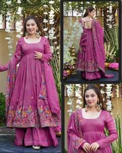 ชุดเดรสชาราร่าพร้อมผ้าคลุมไหล่ ผ้าไหมเนื้อนุ่มแบบธรรมชาติ ตกแต่งลายปักดอกไม้ประดับเลื่อมสไตล์วินเทจ ความยาวคลุมเท้า เหมาะสำหรับใส่ทำงานในฤดูใบไม้ร่วง - Product Image 6