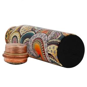 Bouteille en cuivre pur imprimé de haute qualité avec couvercle inspiré de l'Ayurveda 1 litre cadeaux occasionnels pour anniversaire anniversaire de noël - Product Image 3