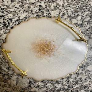 Plateau durable en résine époxy sculpté à la main pour table basse vanité servant des boissons collations affichant l'organisation de bijoux - Product Image 3