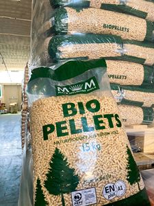 Granulés de bois 2026 de qualité européenne, 100% pur pin, sacs plastiques de 15 kg, teneur en cendres 0,5%, valeur calorifique 4600 J, densité 600-800 kg/m³ - Product Image 5