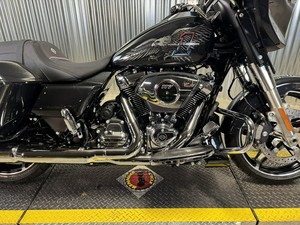 NUEVA Motocicleta Harley-Davidson Street Glide Midnight Ember 2026 con Acabado Cromado, Motocicletas <span class=keywords><strong>de</strong></span> Turismo - Product Image 4