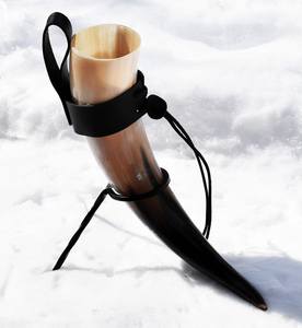 Cuerno para beber decorativo hecho a mano auténtico con correa de cuero única y soporte de metal para padrinos de boda en la costa más baja - Product Image 3