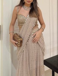 Conjunto de Lehenga Azul Rey de Poliéster Georgette Hasta el Suelo, Blusa Bordada con Vuelo de Cuatro Puntos y Cinco Metros, Elegante Dupatta para Fiesta - Product Image 2