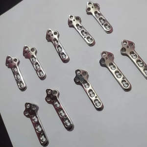 Garantie d'un an, certifié CE, Ensemble de 10 implants orthopédiques vétérinaires, Plaques de fixation en acier inoxydable, Manuel, 2,4 mm, par SurgiRight - Product Image 2