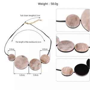 Le dernier collier de perles de résine de haute qualité poli de haute qualité pour les femmes de l'Inde. - Product Image 3