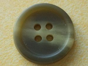 Usine assurée de haute qualité 4 trous boutons en corne noire résine naturelle paillettes décoration Logo personnalisé technique de placage pour vêtements - Product Image 4