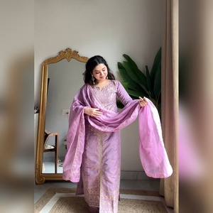 Ensemble ethnique chic en organza multicolore avec des détails de travail en resham et un dupatta en organza fantaisie, collection 2025 - Product Image 2