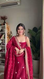 Costumes de créateur pour femmes Derniers styles ethniques et de fête pour mariages, festivals et occasions spéciales et collection tendance - Product Image 3